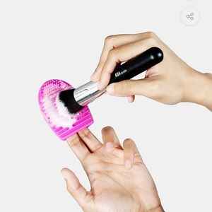 Pale Pink Brush Cleansing Egg